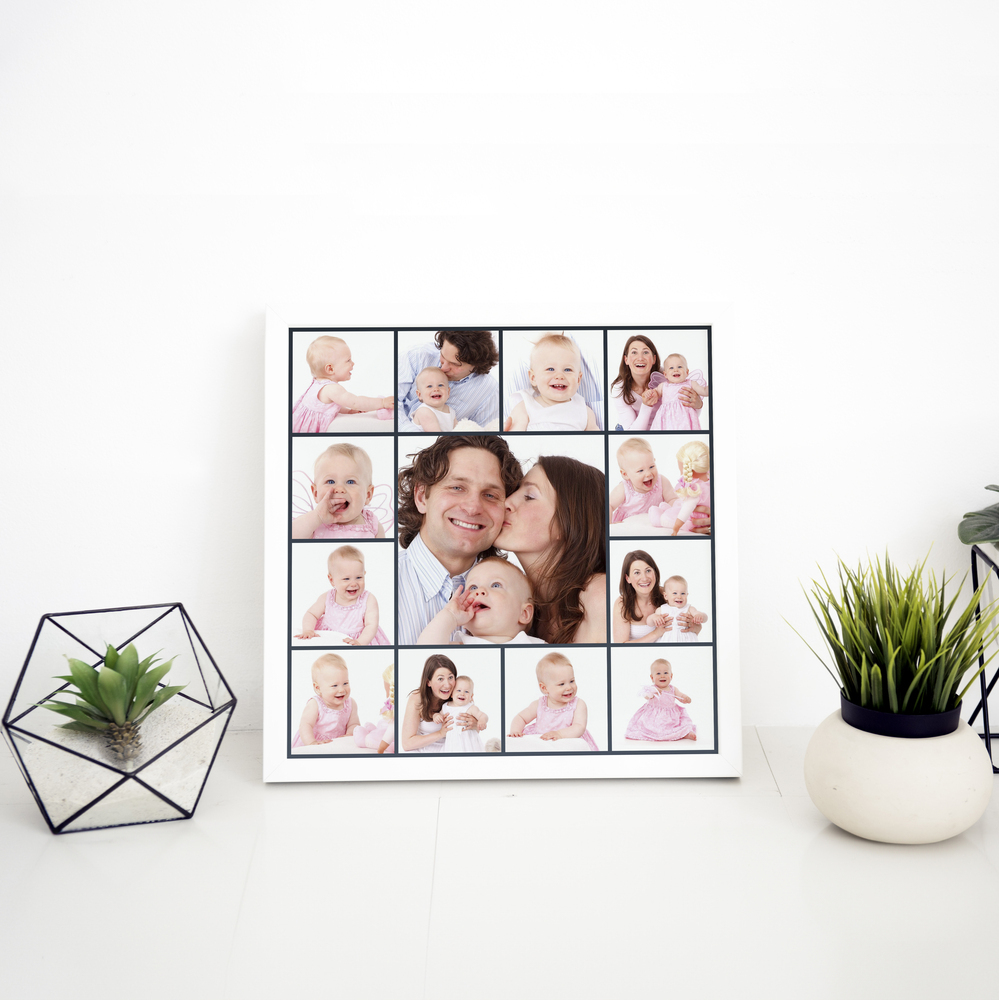 Collage en marco blanco con retrato familiar y fotos de bebé, entre plantas, como regalo de cumpleaños