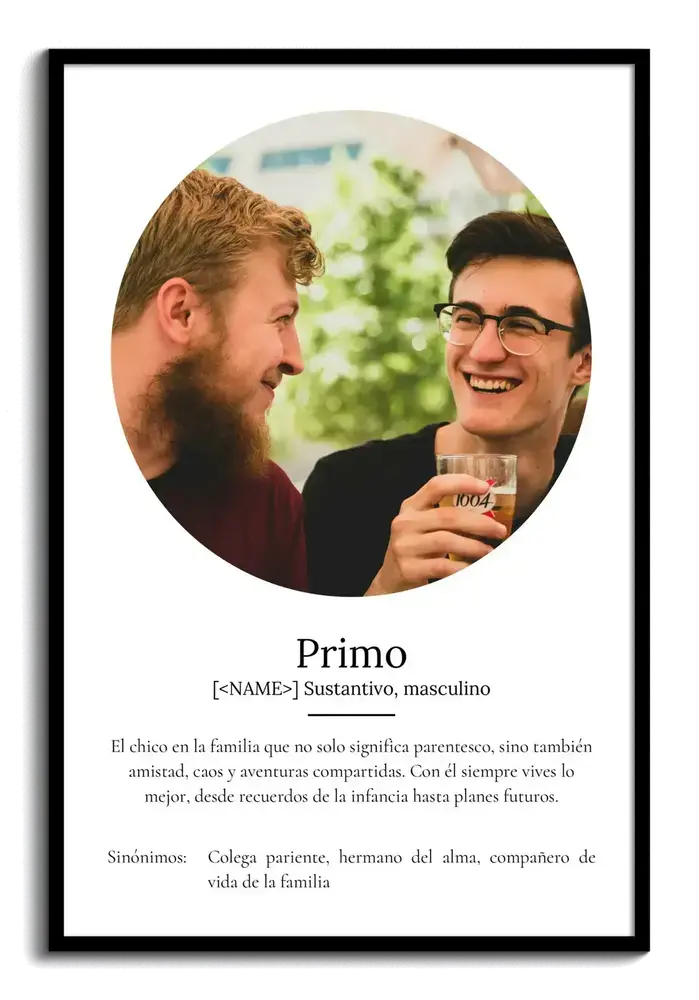 Póster para primo estilo diccionario con foto circular de dos jóvenes, fondo blanco y marco negro