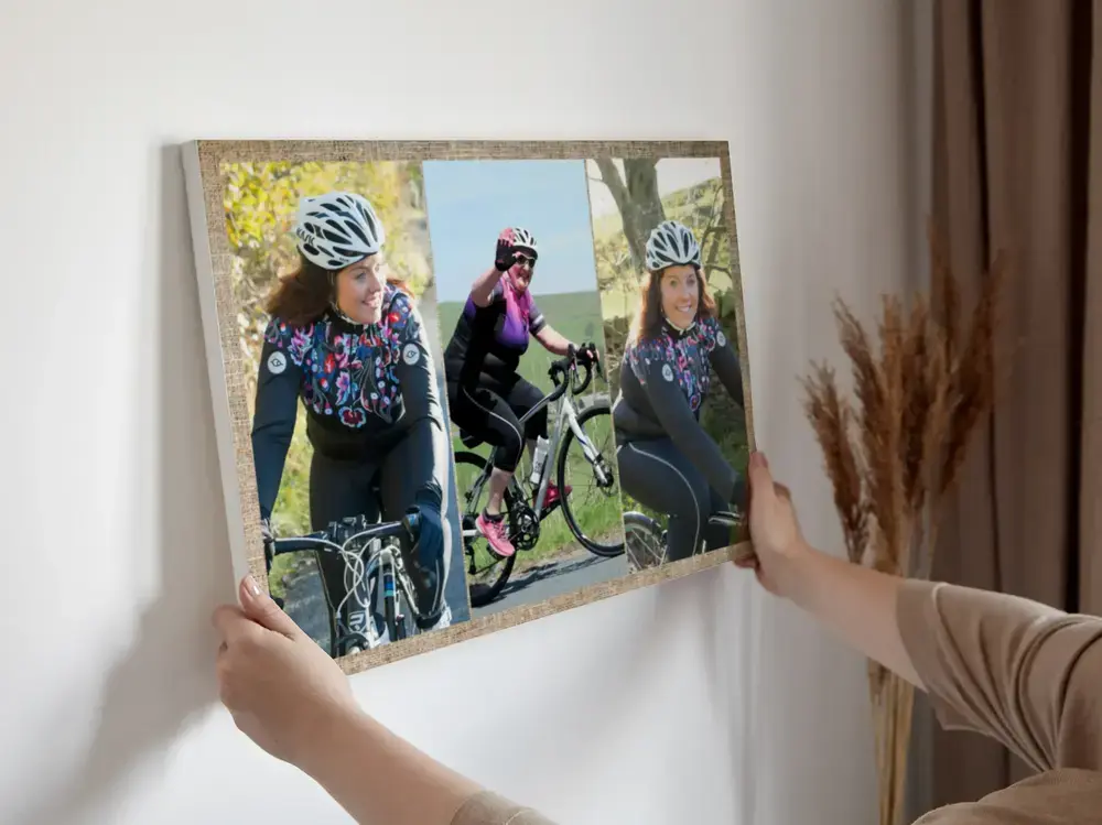 Collage de tres fotos de ciclismo en marco de madera sobre pared clara, un regalo de cumpleaños para una ciclista