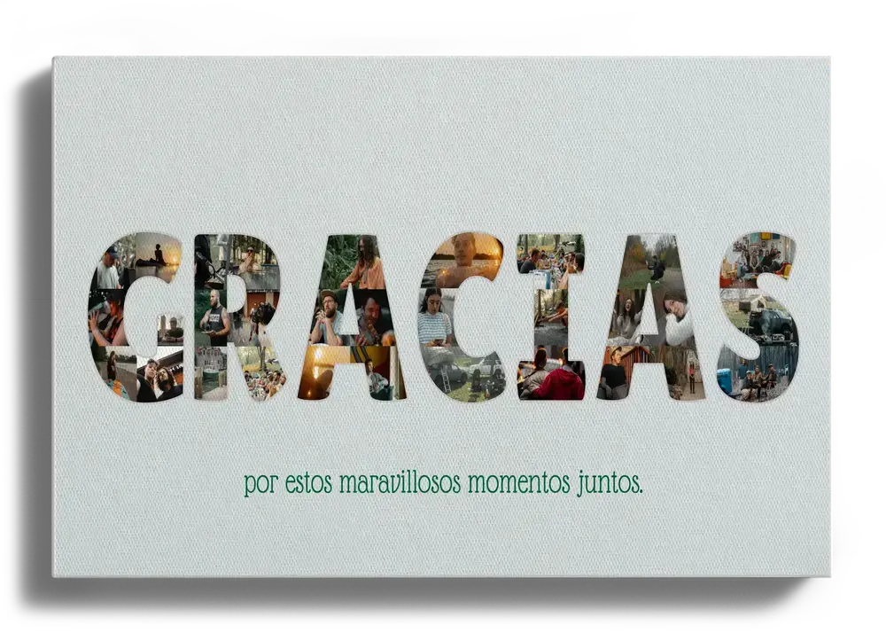 Collage de fotos en lienzo con letras formadas por pequeñas imágenes sobre fondo claro, un regalo de aniversario