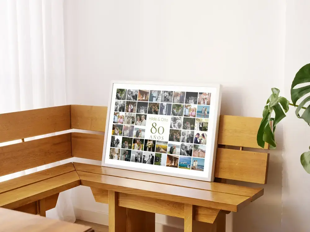 Collage de fotos con un 80 central y marco blanco sobre un banco de madera, regalo personalizado de aniversario