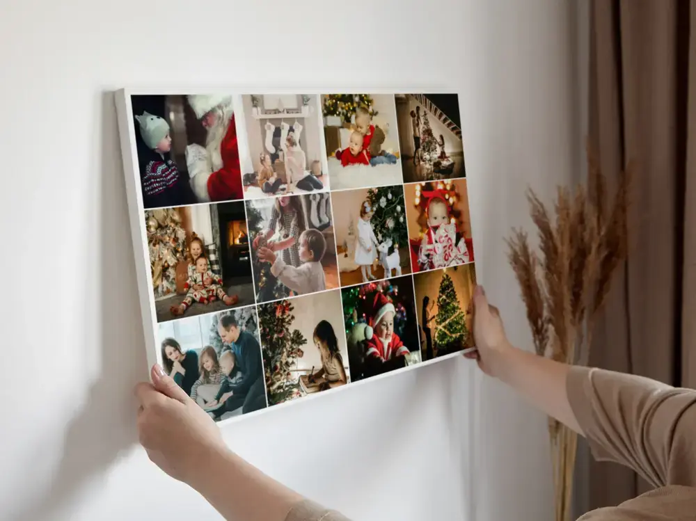 Collage navideño horizontal con fotos familiares en cuadrícula, en la pared junto a un jarrón con flores secas