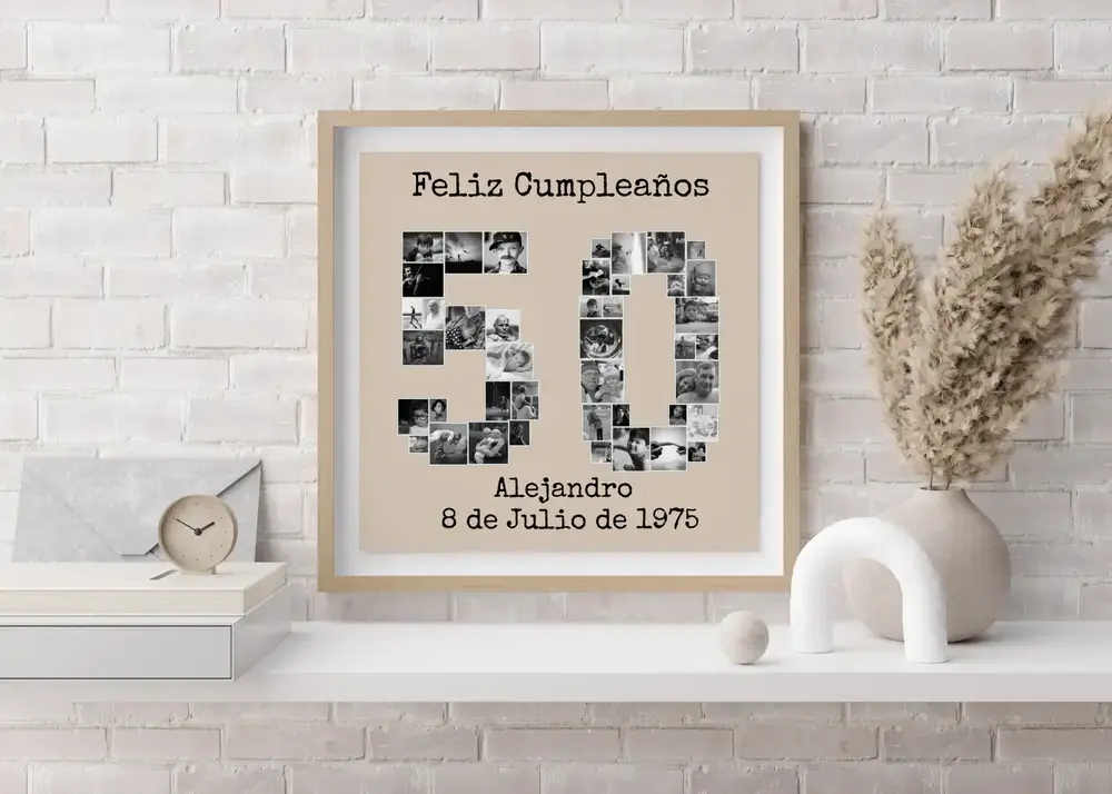 Collage de fotos en forma de 50 con nombre y fecha, en marco de madera sobre un aparador ante una pared de ladrillo