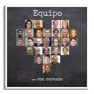 "Crea tu adiós único: Fotocollage en forma de corazón personalizable ahora"