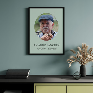Crea tu recuerdo eterno: Foto de luto oval personalizable mint
