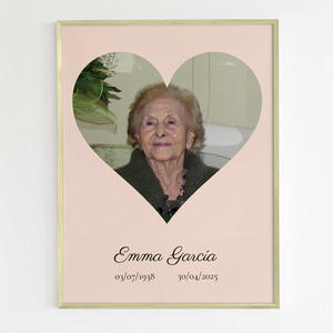 Collage de Recuerdo en Corazón Personaliza tu Homenaje Ahora