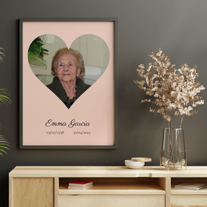 Collage de Recuerdo en Corazón Personaliza tu Homenaje Ahora