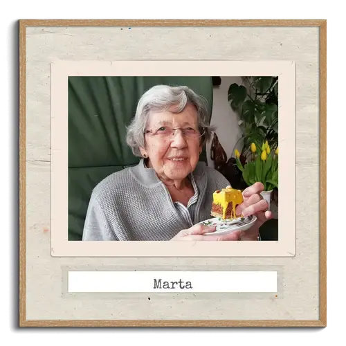 Foto Retro de Marta para Homenaje elegante y personalizado